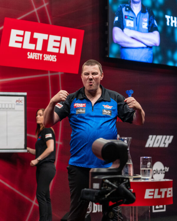 Baetens Stuns Cross as Humphries Survives Scare in Kiel Baetens Stuns Cross as Humphries Survives Scare in Kiel