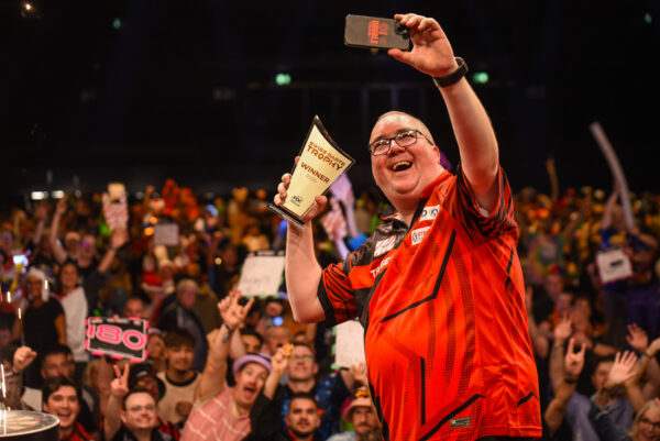 Bunting Secures Swiss Darts Trophy Title with Dominant Final Display