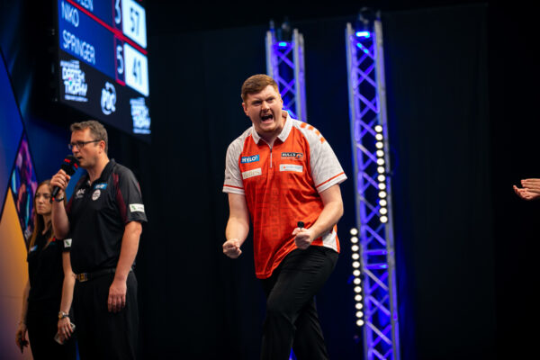Van Barneveld Turns Back the Clock in Budapest with a stunning performance (PDC Europe/ Gábor Kiss)