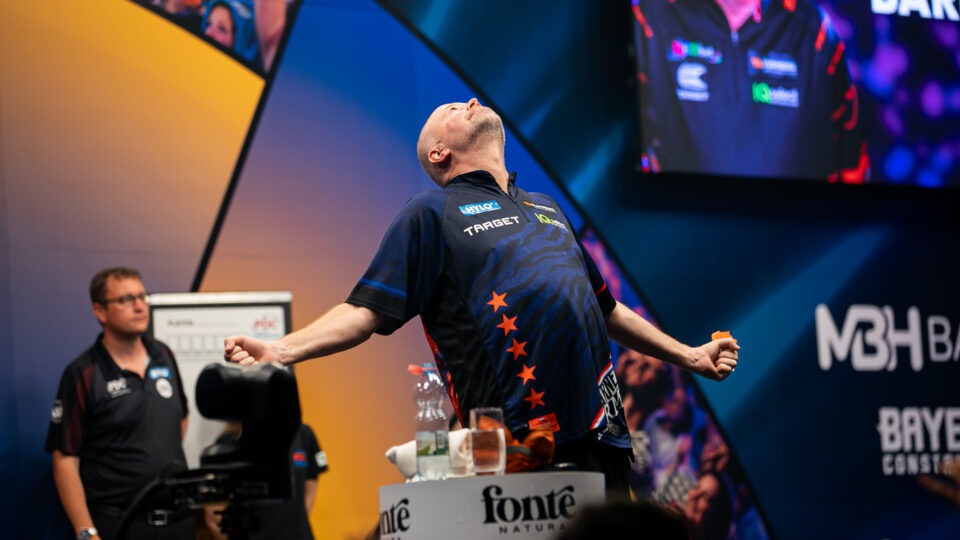 Van Barneveld Turns Back the Clock in Budapest with a stunning performance
