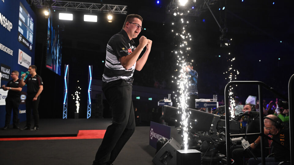 Gian van Veen secures back-to-back PDC World Youth Championship titles