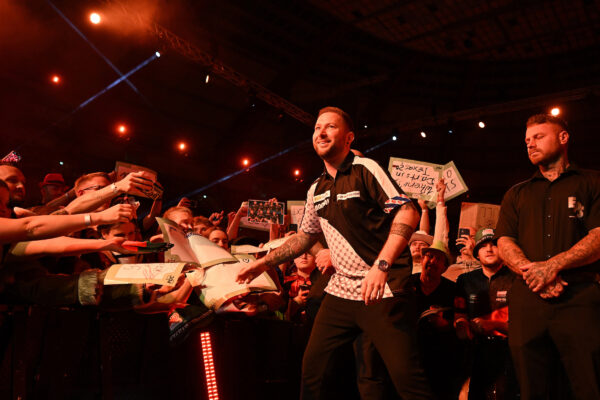 Wade Ends Littler’s Run to Set Up Quarter-Final Clash with Humphries in Dortmund