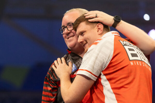 Humphries Opens World Grand Prix Title Bid with Confident Win as Anderson Edges Van Barneveld