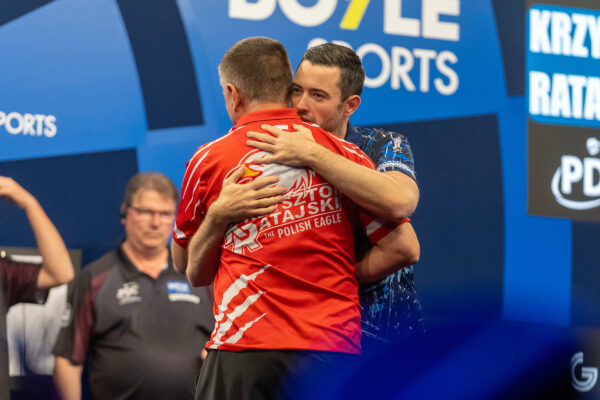 Anderson and Humphries into the final 8 as Stephen Bunting crashes out 