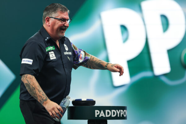 Gary Anderson fires back at Adam Hunt Gary Anderson fires back at Adam Hunt