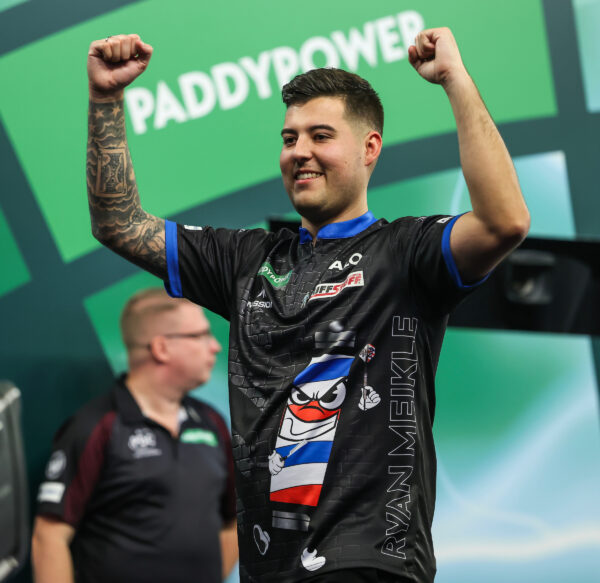 Aspinall and Rock Dig Deep as First Round Concludes at World Darts Championship