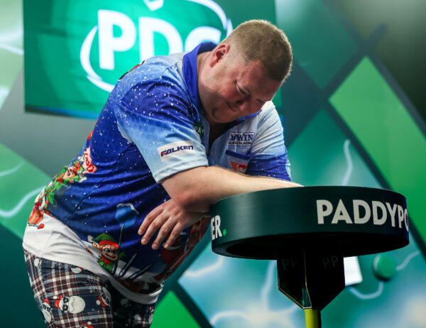 Humphries Cruises Past Lim as Van Veen Stars on Day 12 at World Darts Championship