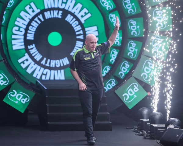 Gerwyn Price shone bright in Riyadh on night one of the Saudi Arabia Darts Masters