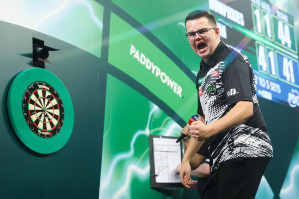 Van Veen Shocks Humphries to Reach Maiden World Semi-Final as Final Four Confirmed
