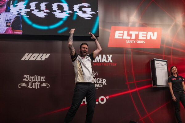 Ross Smith storms to Players Championship 20 title Ross Smith storms to Players Championship 20 title