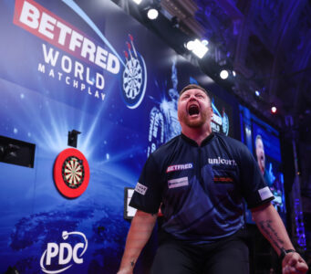 Cameron Menzies beats Luke Humphries at the World Matchplay