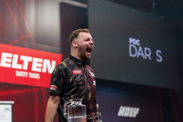 Nathan Aspinall powers into the last 16 as Jan Schmidt