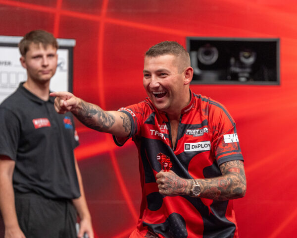 Nathan Aspinall powers into the last 16 as Jan Schmidt