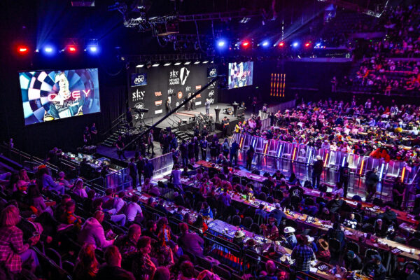 New Zealand Darts Masters: Van Veen Headlines Stacked Auckland Field as Heta and Robb Set for Opening Night Battle